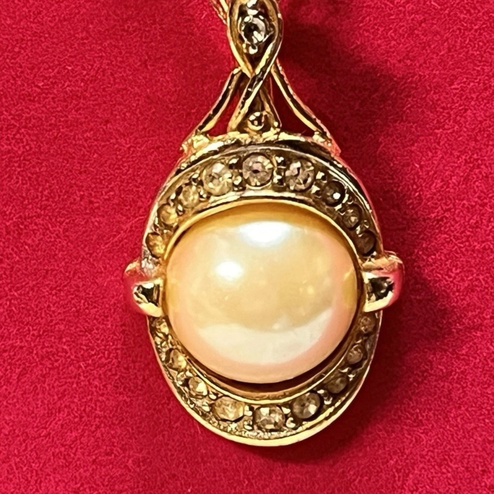 VTG Faux Mabe Pearl Rhinestone Goldtone Enhancer/1.5" Pendant 16" Chain 2.5" Ext